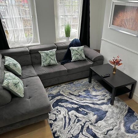 2 Bedroom Flat, 2 Minutes Walk To Bethnalgreen Station, Central ลอนดอน ภายนอก รูปภาพ