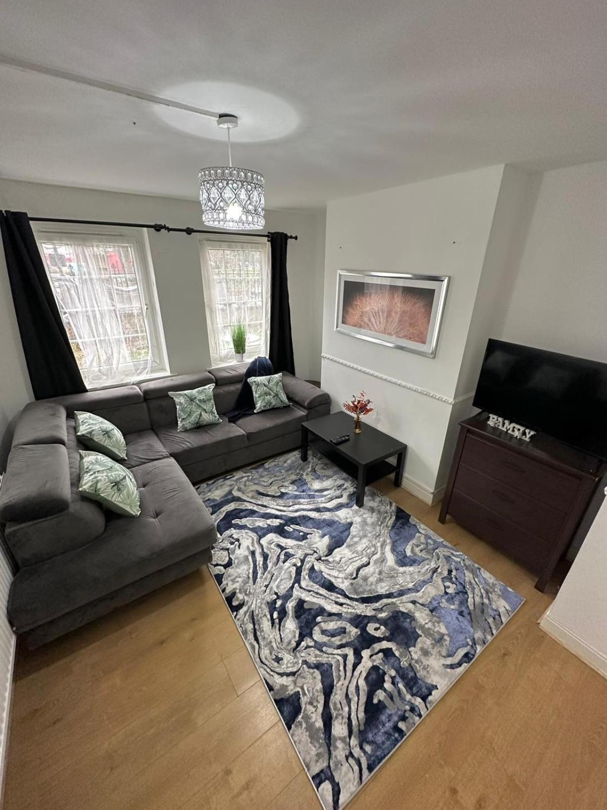 2 Bedroom Flat, 2 Minutes Walk To Bethnalgreen Station, Central ลอนดอน ภายนอก รูปภาพ