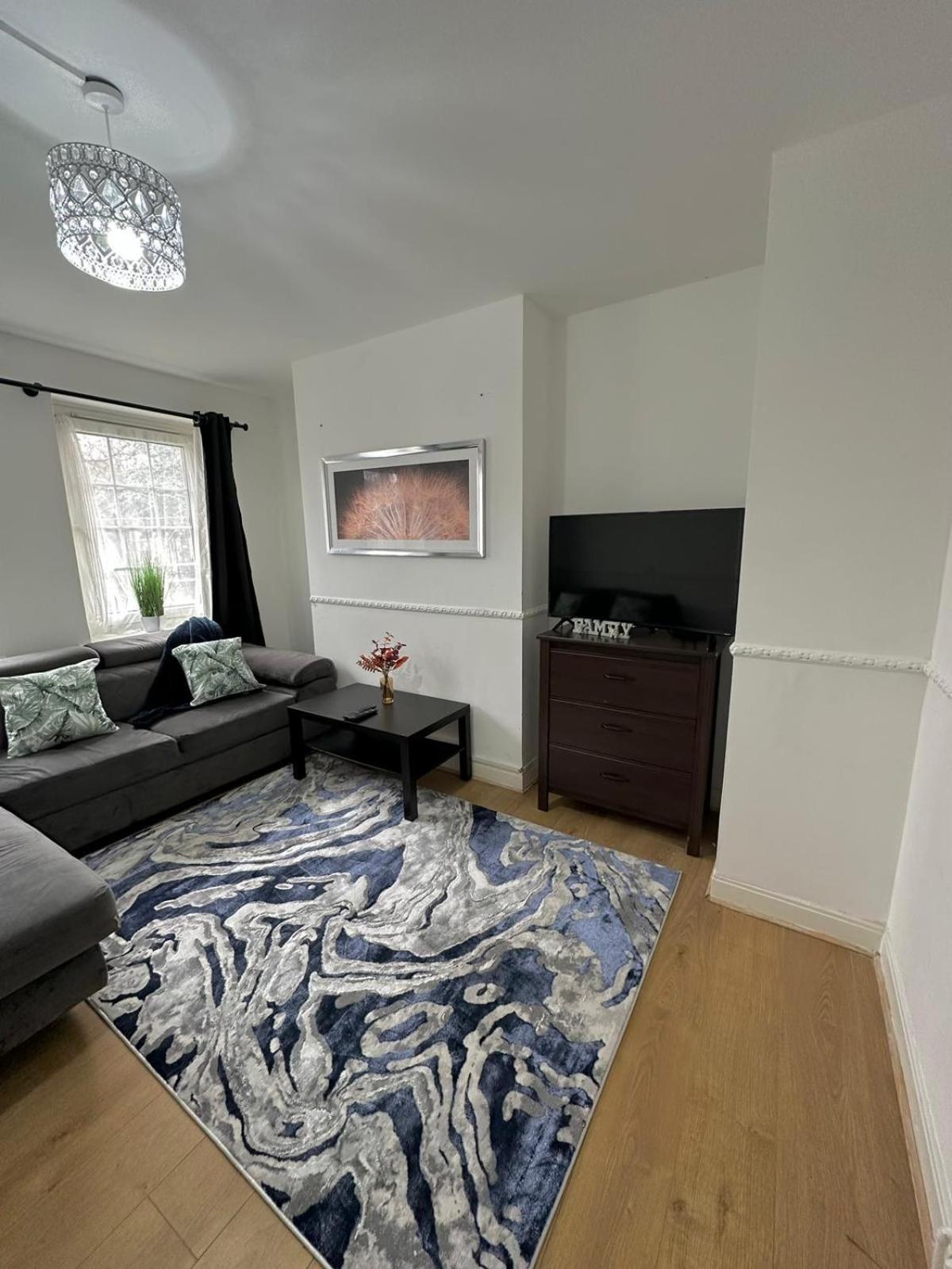 2 Bedroom Flat, 2 Minutes Walk To Bethnalgreen Station, Central ลอนดอน ภายนอก รูปภาพ