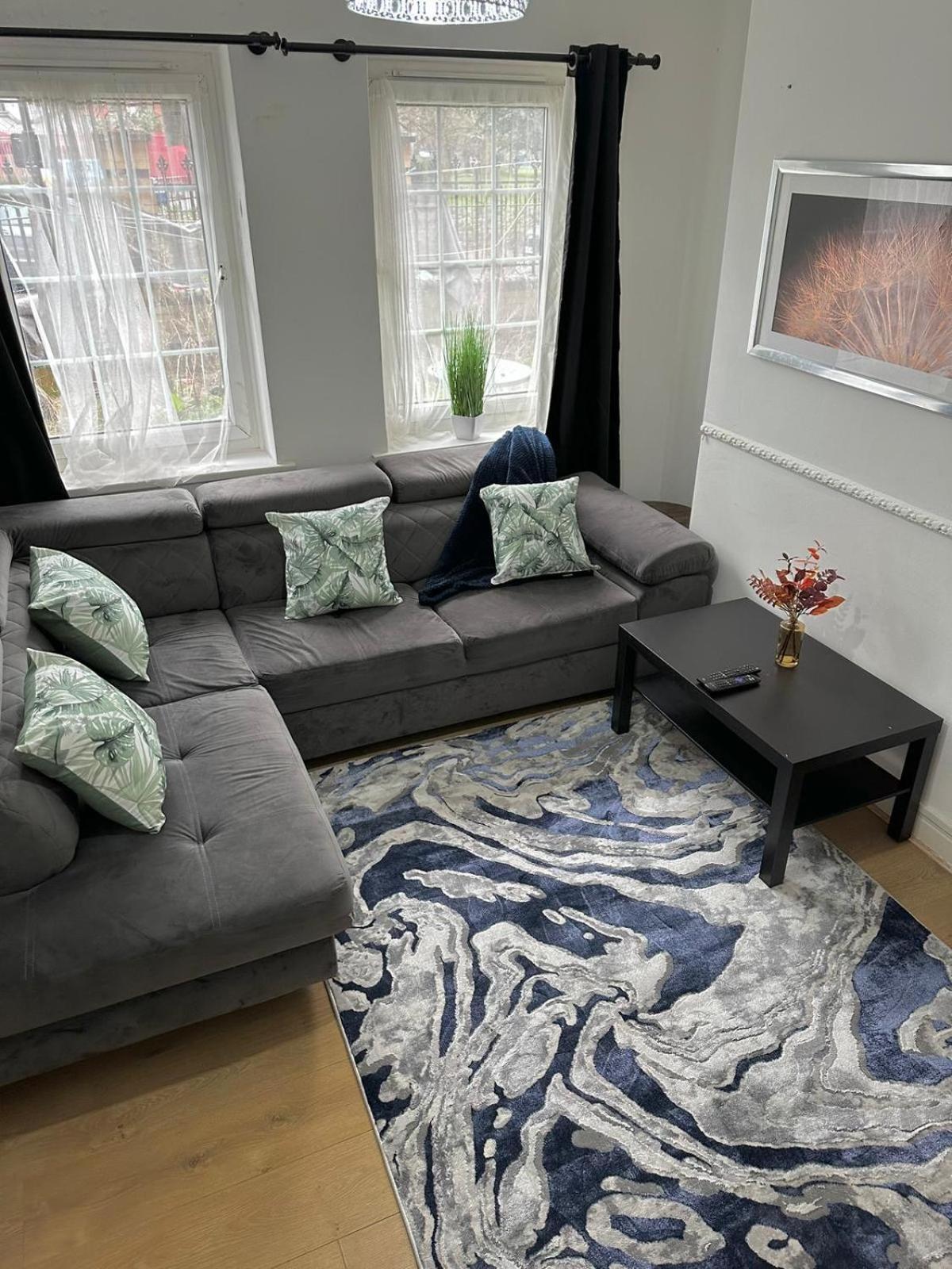 2 Bedroom Flat, 2 Minutes Walk To Bethnalgreen Station, Central ลอนดอน ภายนอก รูปภาพ