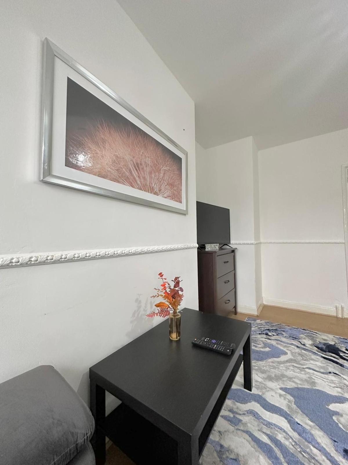 2 Bedroom Flat, 2 Minutes Walk To Bethnalgreen Station, Central ลอนดอน ภายนอก รูปภาพ