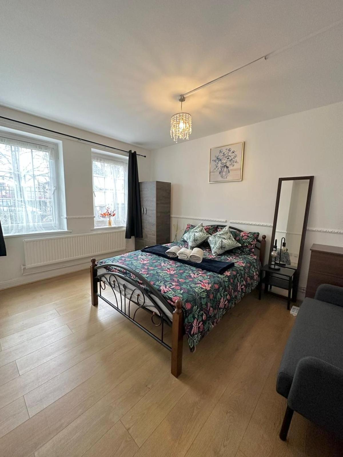 2 Bedroom Flat, 2 Minutes Walk To Bethnalgreen Station, Central ลอนดอน ภายนอก รูปภาพ