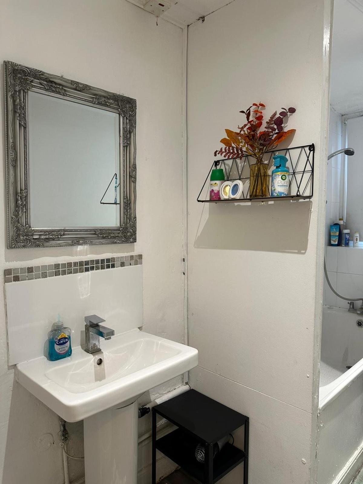 2 Bedroom Flat, 2 Minutes Walk To Bethnalgreen Station, Central ลอนดอน ภายนอก รูปภาพ