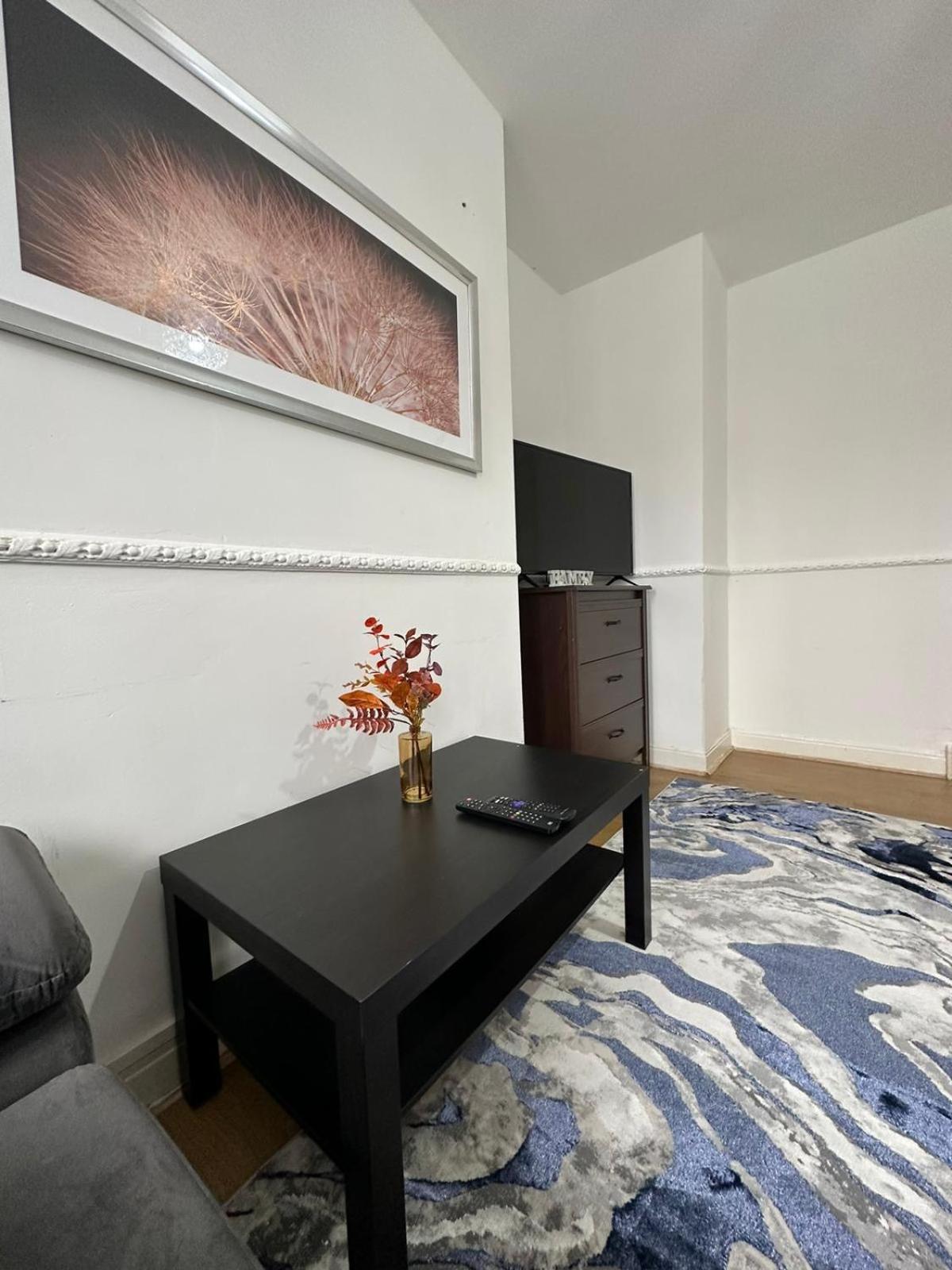 2 Bedroom Flat, 2 Minutes Walk To Bethnalgreen Station, Central ลอนดอน ภายนอก รูปภาพ