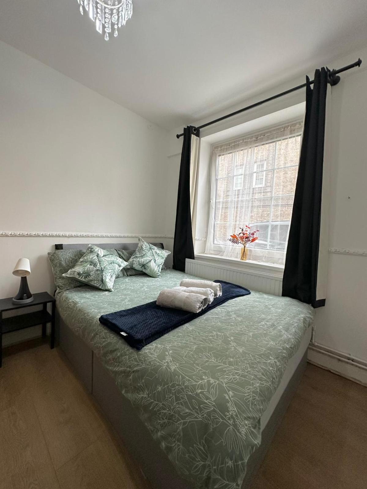 2 Bedroom Flat, 2 Minutes Walk To Bethnalgreen Station, Central ลอนดอน ภายนอก รูปภาพ