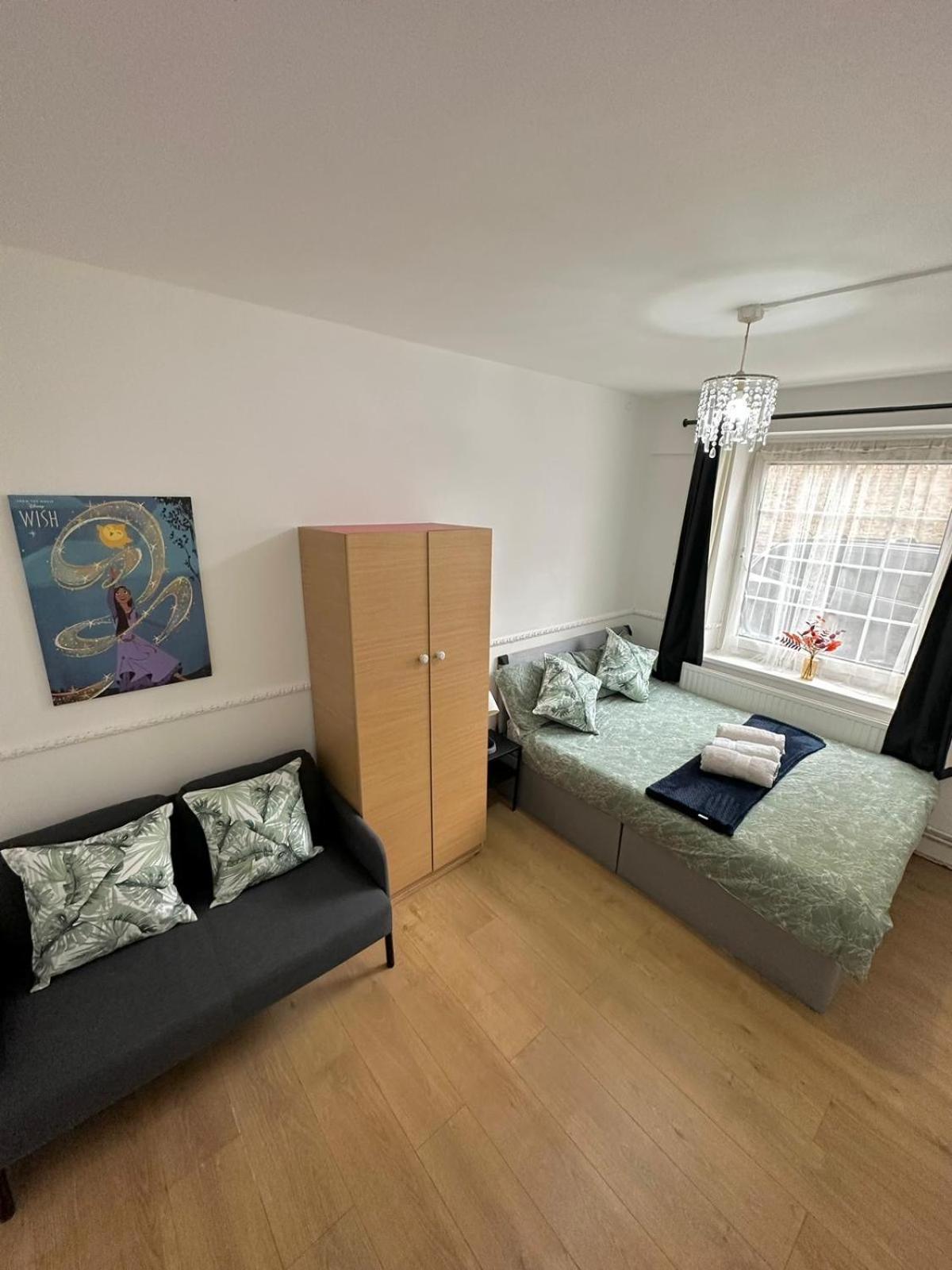 2 Bedroom Flat, 2 Minutes Walk To Bethnalgreen Station, Central ลอนดอน ภายนอก รูปภาพ