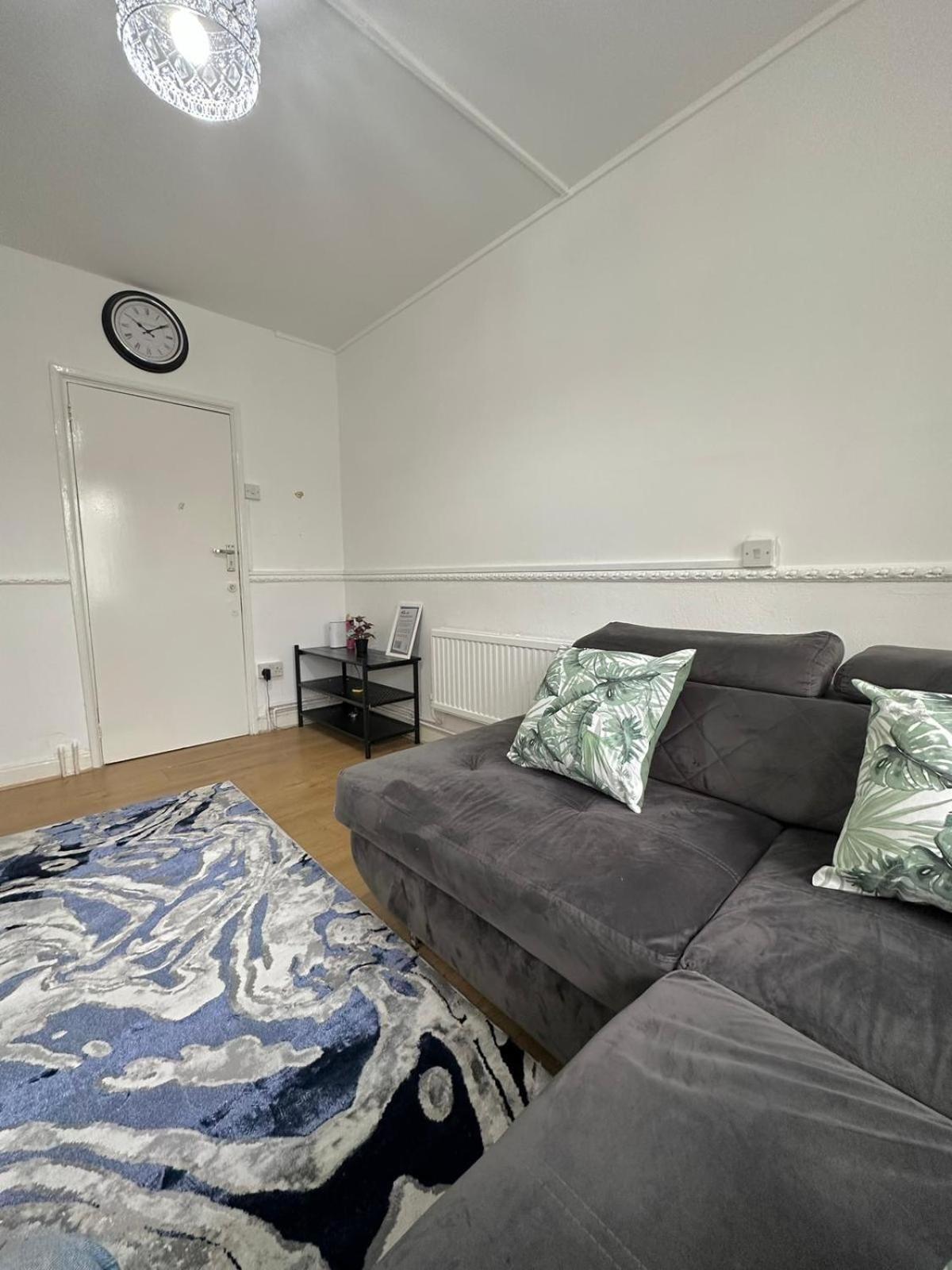 2 Bedroom Flat, 2 Minutes Walk To Bethnalgreen Station, Central ลอนดอน ภายนอก รูปภาพ
