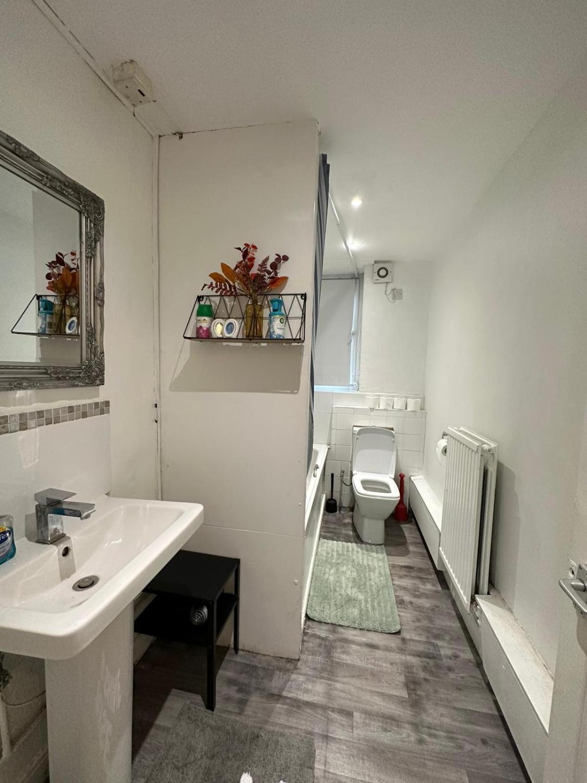 2 Bedroom Flat, 2 Minutes Walk To Bethnalgreen Station, Central ลอนดอน ภายนอก รูปภาพ